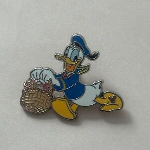 2025 Disney World Hidden Mickey Donald Duck Wave A Easter